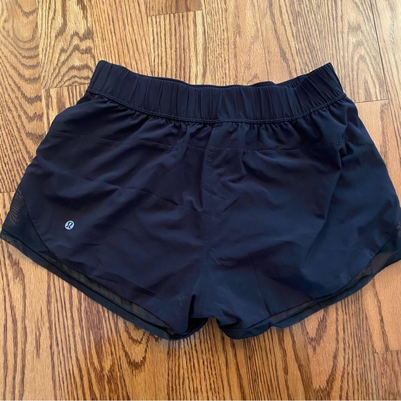 Lululemon reversible short from black to blue in size 8 - Picture 2 of 4